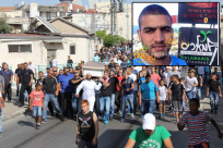 بالفيديو: جموع غفيرة من اهالي الرملة يشيّعون جثمان الشاب علاء العيده 